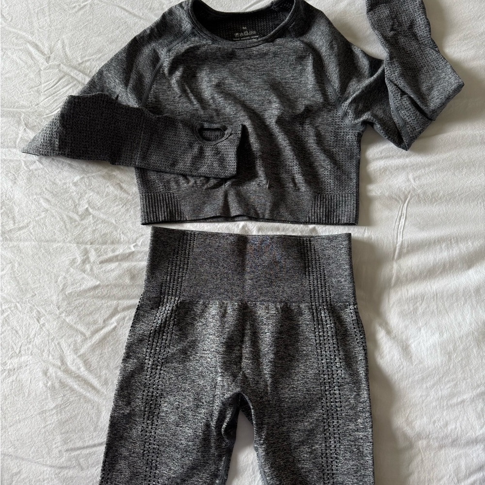 Gray seamless active wear Set